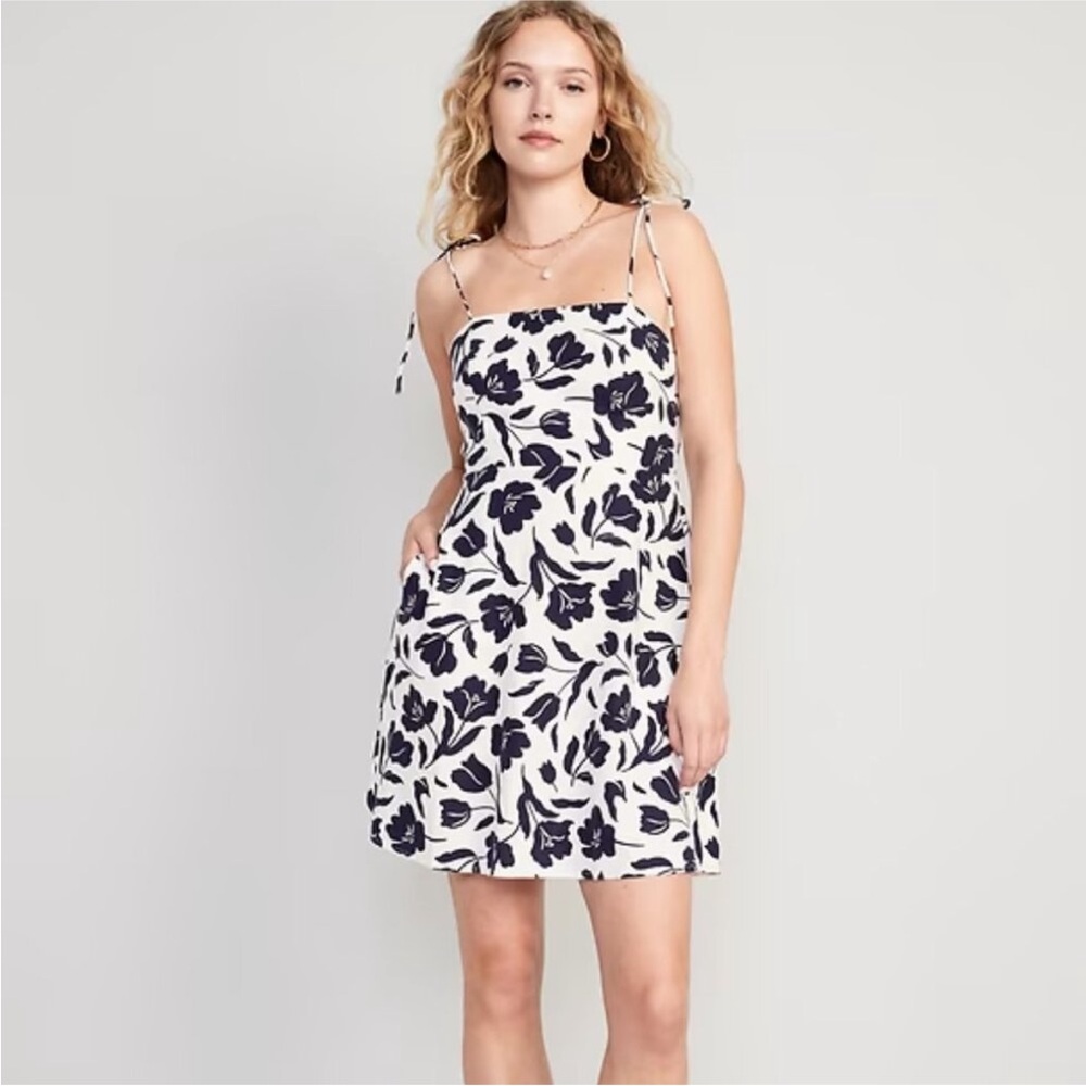 OLD NAVY FIT AND FLAIR Floral Print Women's Dress